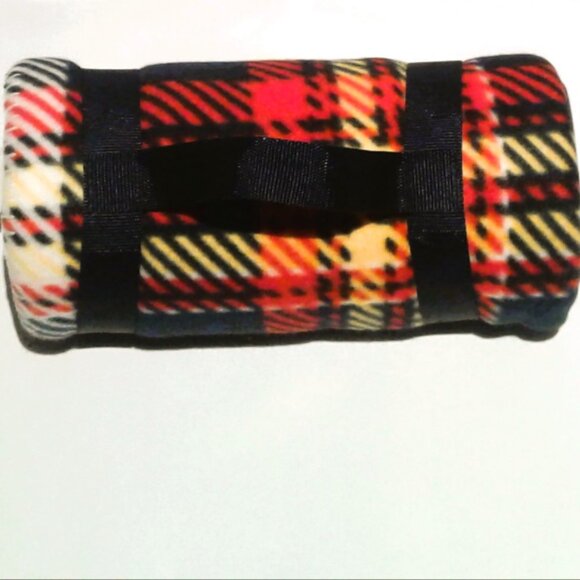 HBC- strips, VARSITY TARTAN FLEECE THROW - Picture 2 of 4